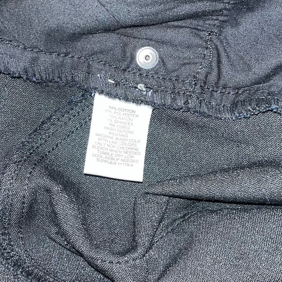 Liz Claiborne classic pull on short women’s size 12 black - Picture 5 of 5